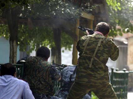 Захват заложников террористами в школе   1 города Беслан. Во время штурма школы.