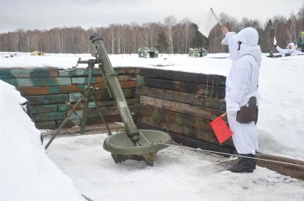 Софринская бригада внутренних войск МВД России. На снимке: проведение военных учений. Миномет