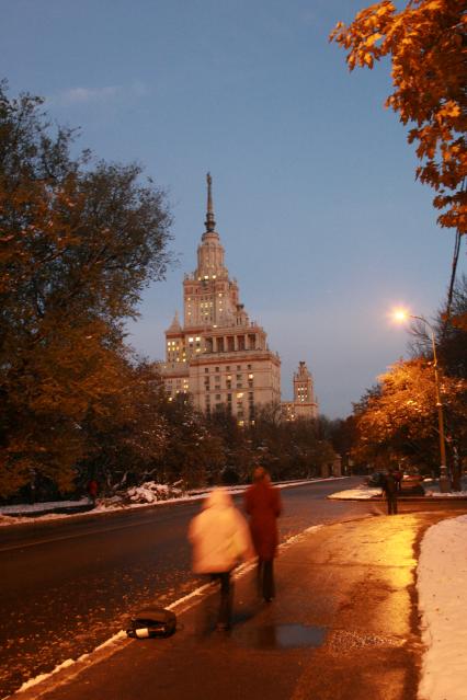 Виды Москвы. На снимке здание Московского государственного университета имени М.В.Ломоносова.