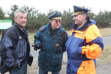 Спасатели МЧС в Японии во время спасательных работ, после землетрясения и цунами. Заместитель директора Департамента пожарно-спасательных сил управления МЧС России Владимир Легошин(слева) и Командир Центра `Лидер` Николай Вдовин (справа).