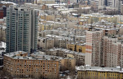 Московский международный деловой центр `Москва-Сити`. Вид сверху на Москву с одной из башен комплекса `Федерация`.