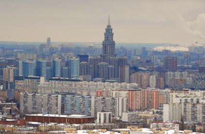 Московский международный деловой центр `Москва-Сити`. Вид сверху на Москву с одной из башен комплекса `Федерация`.