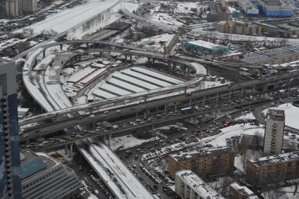 Московский международный деловой центр `Москва-Сити`. Вид сверху на Москву с одной из башен комплекса `Федерация`. На снимке: эстакада Третьего транспортного кольца.