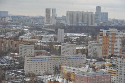 Московский международный деловой центр `Москва-Сити`. Вид сверху на Москву с одной из башен комплекса `Федерация`.