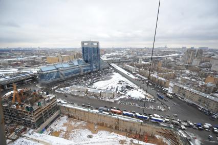 Московский международный деловой центр `Москва-Сити`. Вид сверху на Москву с одной из башен комплекса `Федерация`.