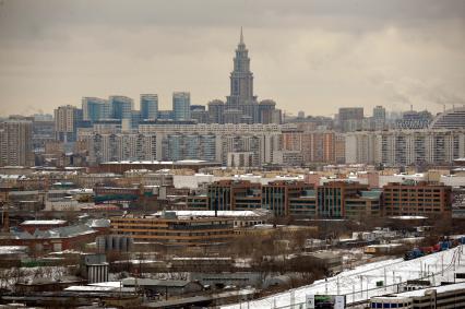 Московский международный деловой центр `Москва-Сити`. Вид сверху на Москву с одной из башен комплекса `Федерация`.