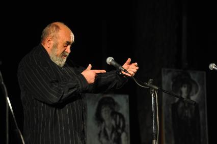 ЦДЛ. Вечер памяти Беллы Ахмадулиной, приуроченный к ее 75-летию. На снимке: писатель Евгений Попов.