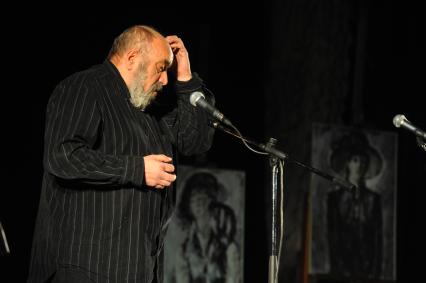 ЦДЛ. Вечер памяти Беллы Ахмадулиной, приуроченный к ее 75-летию. На снимке: писатель Евгений Попов.