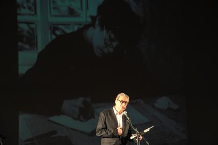 ЦДЛ. Вечер памяти Беллы Ахмадулиной, приуроченный к ее 75-летию. На снимке: актер Вениамин Смехов.