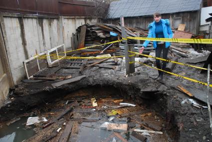 У тулячки Виктории Дубовицкой вместе с талыми водами под землю ушёл сарай.