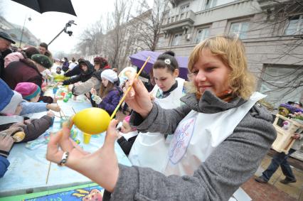 Во время Пасхального фестиваля `Живое Искусство` у Государственной Третьяковской галереи.