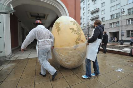 Во время Пасхального фестиваля `Живое Искусство` у Государственной Третьяковской галереи.