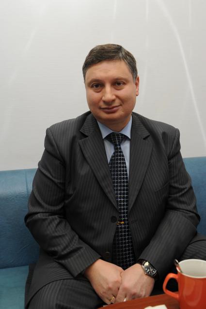 ИД `Комсомольская правда`. Врач-психиатр, зав.кризисным отделением городской клинической больницы N20, кандидат мед.наук