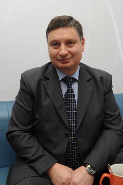 ИД `Комсомольская правда`. Врач-психиатр, зав.кризисным отделением городской клинической больницы N20, кандидат мед.наук