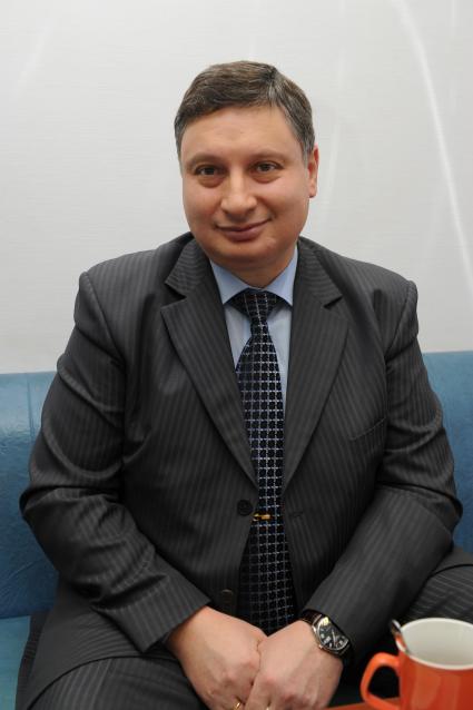 ИД `Комсомольская правда`. Врач-психиатр, зав.кризисным отделением городской клинической больницы N20, кандидат мед.наук