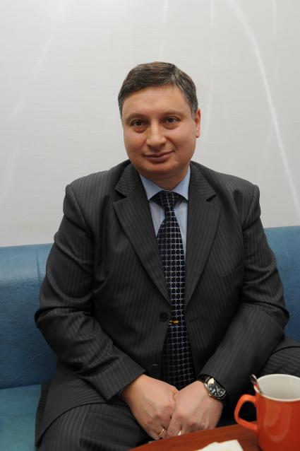 ИД `Комсомольская правда`. Врач-психиатр, зав.кризисным отделением городской клинической больницы N20, кандидат мед.наук