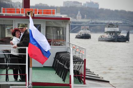 Открытие пассажирской навигации на Москве-реке. На снимке: речная прогулка.