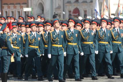 Парад на Красной площади, посвященный 65-й годовщине Победы в Великой Отечественной войне.