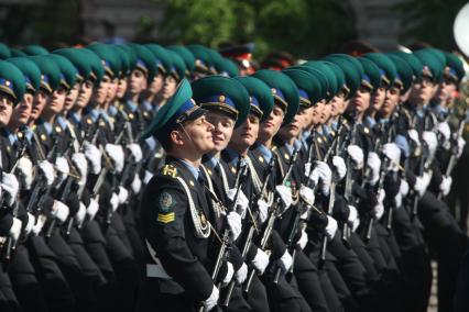 Парад на Красной площади, посвященный 65-й годовщине Победы в Великой Отечественной войне.