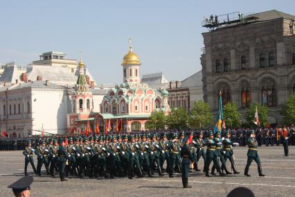 Парад на Красной площади, посвященный 65-й годовщине Победы в Великой Отечественной войне. На снимке: туркменские военнослужащие.