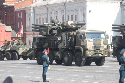 Парад на Красной площади, посвященный 65-й годовщине Победы в Великой Отечественной войне. На снимке: зенитно-ракетный пушечный комплекс `Панцирь-С1`.