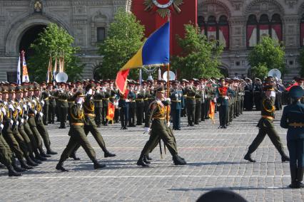 Парад на Красной площади, посвященный 65-й годовщине Победы в Великой Отечественной войне.