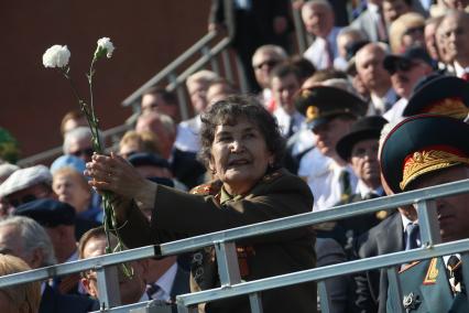 Парад на Красной площади, посвященный 65-й годовщине Победы в Великой Отечественной войне. На снимке: ветеран войны.