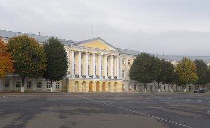 Советская площадь, одна из центральных площадей Ярославля. На снимке: Северный корпус Присутственных мест в Ярославле.