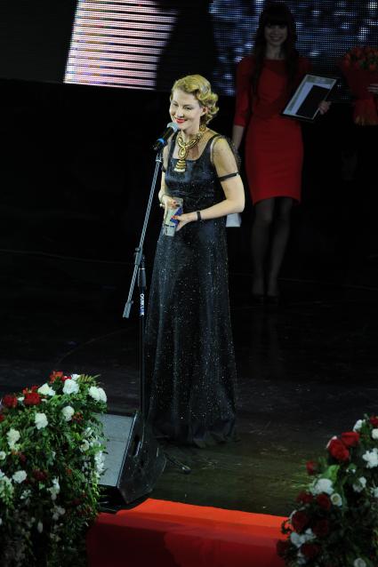 Известия Hall. Вручение премии `Самые стильные в России 2012` от журнала `Hello!`. На снимке: актриса Рената Литвинова, победившая в номинации \"Богемный шик\".