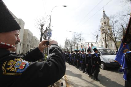 В Ставрополе прошел крестный ход. На снимке колонна ставропольских казаков.