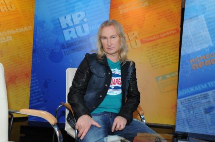 ИД `Комсомольская правда`. Певец Александр Иванов.