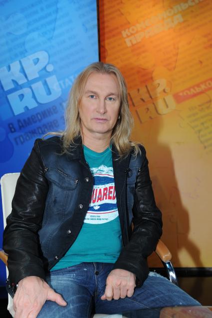 ИД `Комсомольская правда`. Певец Александр Иванов.