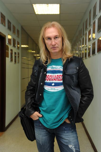 ИД `Комсомольская правда`. Певец Александр Иванов.