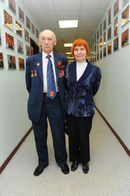 ИД `Комсомольская правда`. Участник ВОВ Ленченский Юрий и сотрудник Городского совета ветеранов г. Москвы Попова Галина.