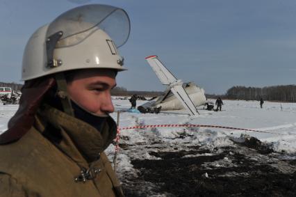 Авиакатастрофа под Тюменью. На снимке: обломки пассажирского самолета ATR-72 авиакомпании `ЮТэйр`.