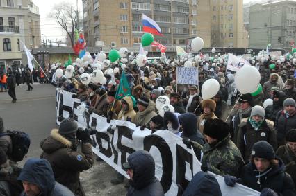 Болотная площадь. На снимке: участники митинга оппозиции `За честные выборы`.  Акция прошла в форме шествия от Калужской площади по улице Большая Якиманка до Болотной площади.