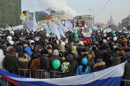 Болотная площадь. На снимке: участники митинга оппозиции `За честные выборы`.  Акция прошла в форме шествия от Калужской площади по улице Большая Якиманка до Болотной площади.