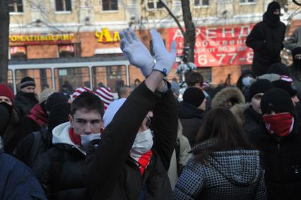 Чистые пруды. На снимке: участники акции памяти студента Ивана Агафонова, погибшего в драке с чемпионом мира по смешанным единоборствам Расулом Мирзаевым.