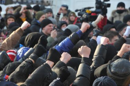 Чистые пруды. На снимке: участники акции памяти студента Ивана Агафонова, погибшего в драке с чемпионом мира по смешанным единоборствам Расулом Мирзаевым.