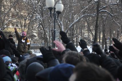 Чистые пруды. На снимке: участники акции памяти студента Ивана Агафонова, погибшего в драке с чемпионом мира по смешанным единоборствам Расулом Мирзаевым.