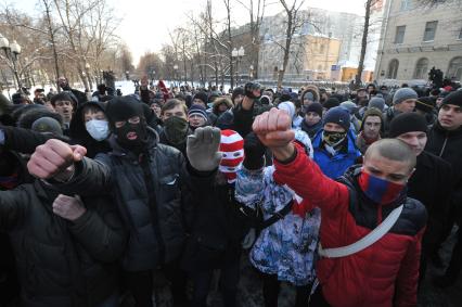 Чистые пруды. На снимке: участники акции памяти студента Ивана Агафонова, погибшего в драке с чемпионом мира по смешанным единоборствам Расулом Мирзаевым.