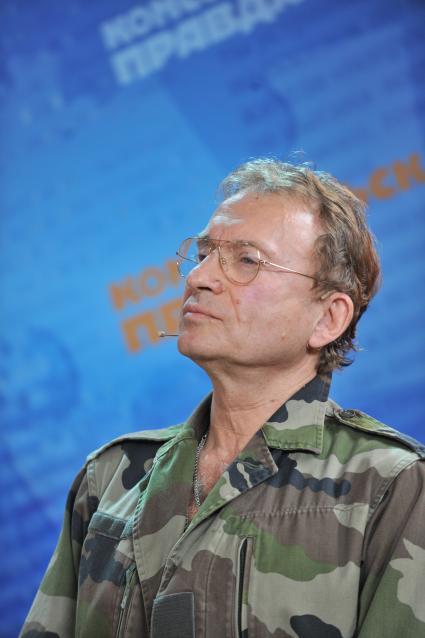 ИД `Комсомольская правда`. Лидер ННП, учредитель газеты `Я русский` Александр Иванов-Сухаревский,
