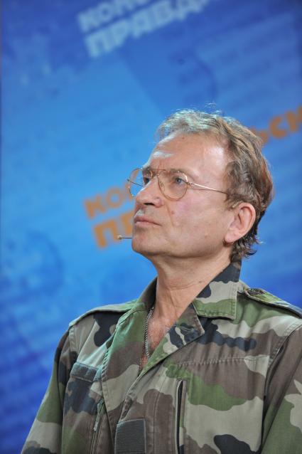 ИД `Комсомольская правда`. Лидер ННП, учредитель газеты `Я русский` Александр Иванов-Сухаревский,