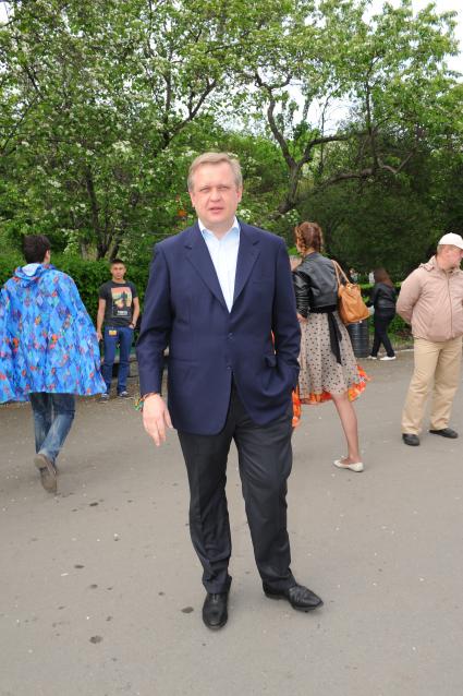Парк Горького. Фестиваль искусств `Черешневый лес`. На снимке (слева направо): руководитель Департамента культуры города Москвы Сергей Капков.
