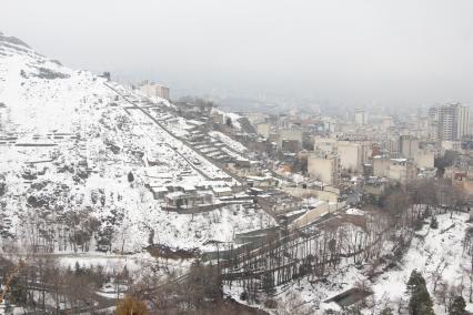 Панорама Тегерана. Город лишен старой архитектуры.
В 60-70 годах город был снесен практически до основания.