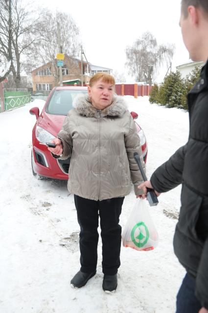 Поселок `Малахово` Раменского района Подмосковья. Младшая сестра пропавшей Татьяны Сидоровой Елена.