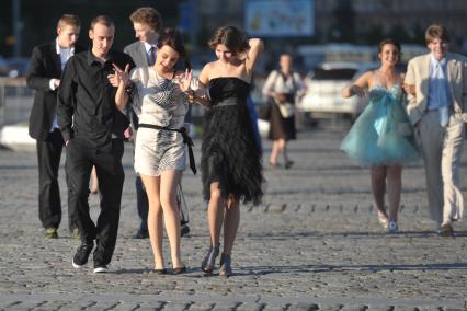 Выпускники московских школ на Поклонной горе, Москва, 23 июня 2011 года.