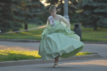 Выпускники московских школ на Поклонной горе, Москва, 23 июня  2011 года.