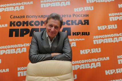 ИД `Комсомольская правда`. Начальник Управления
визовой и регистрационной работы ФМС России, генерал ФМС Александр Аксенов.