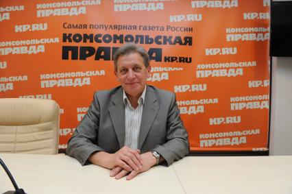 ИД `Комсомольская правда`. Начальник Управления
визовой и регистрационной работы ФМС России, генерал ФМС Александр Аксенов.
